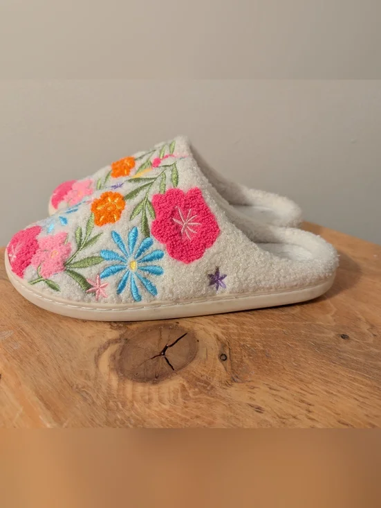 Living Royal Floral Bloom Slippers - M/L - Picture 6 of 9